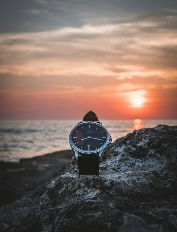 Thin dial watch
